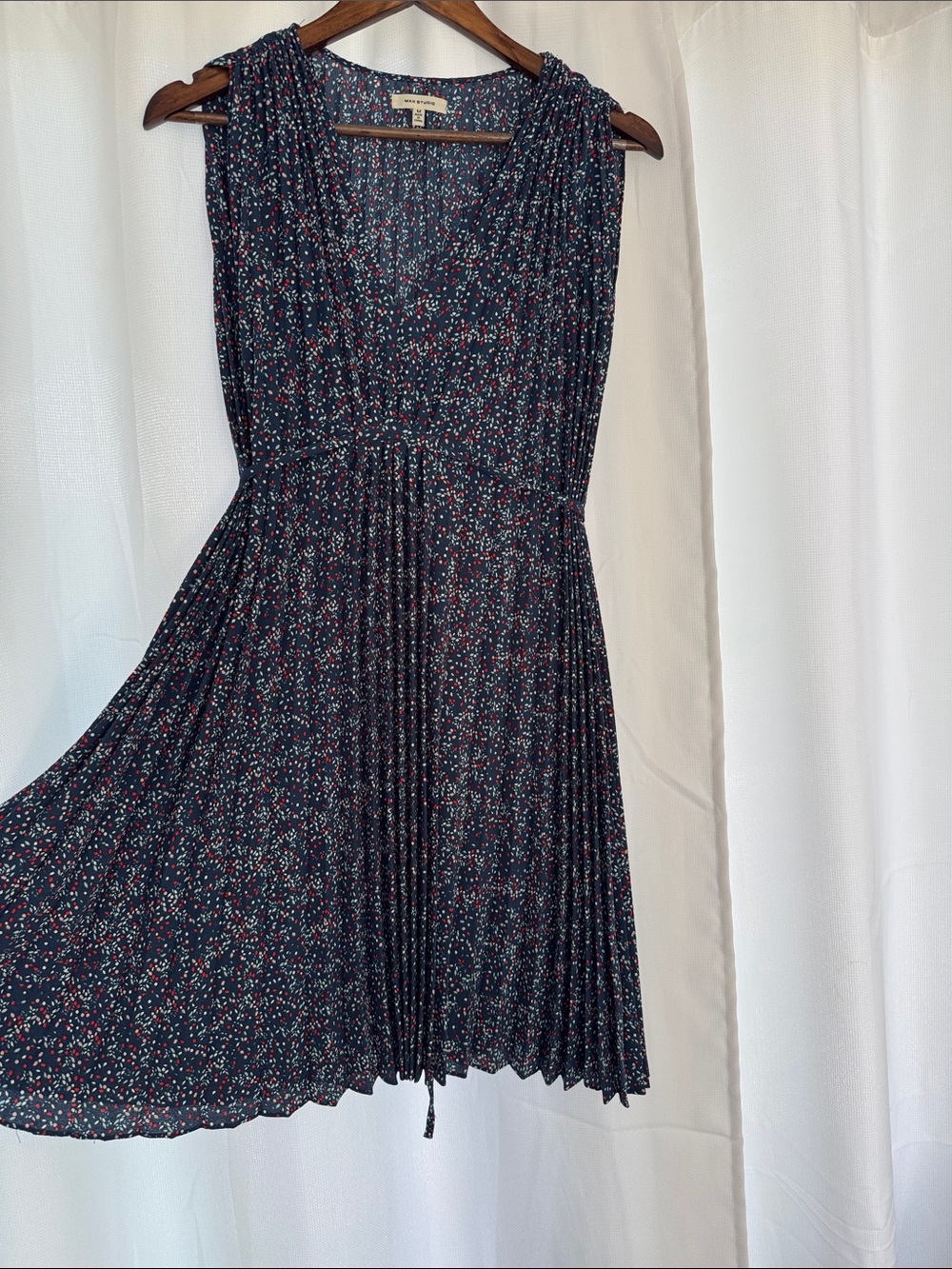 Max Studio Navy Floral Pleated Sleeveless Mini Dress - Picture 2 of 9